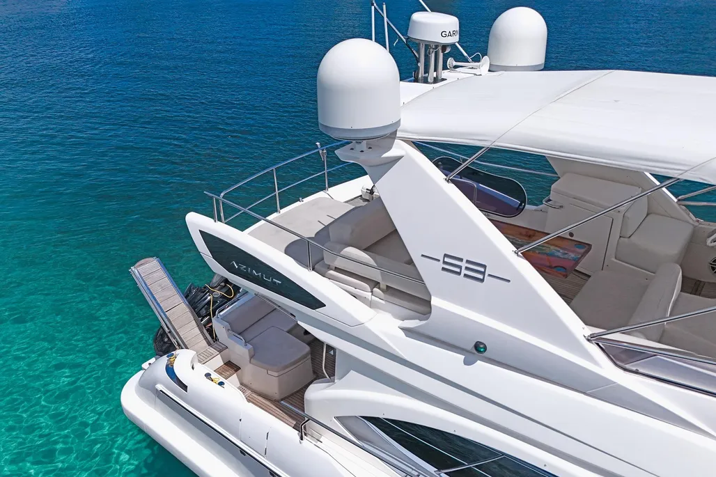 Yacht Photo 8